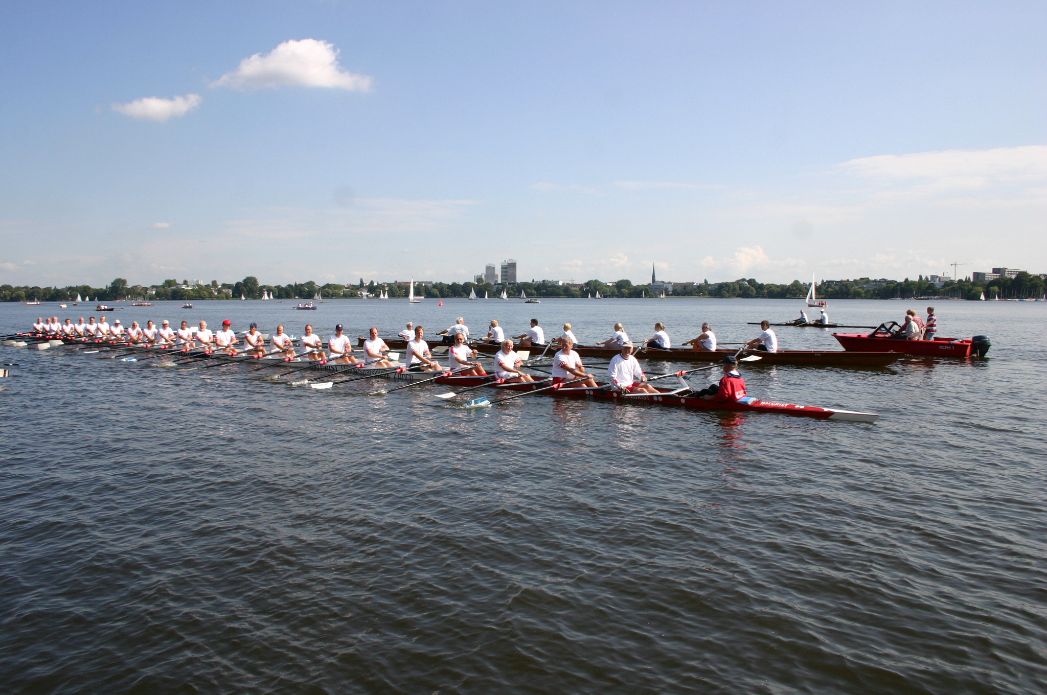 24er Ruderboot des RC Favorite Hammonia auf der Alster