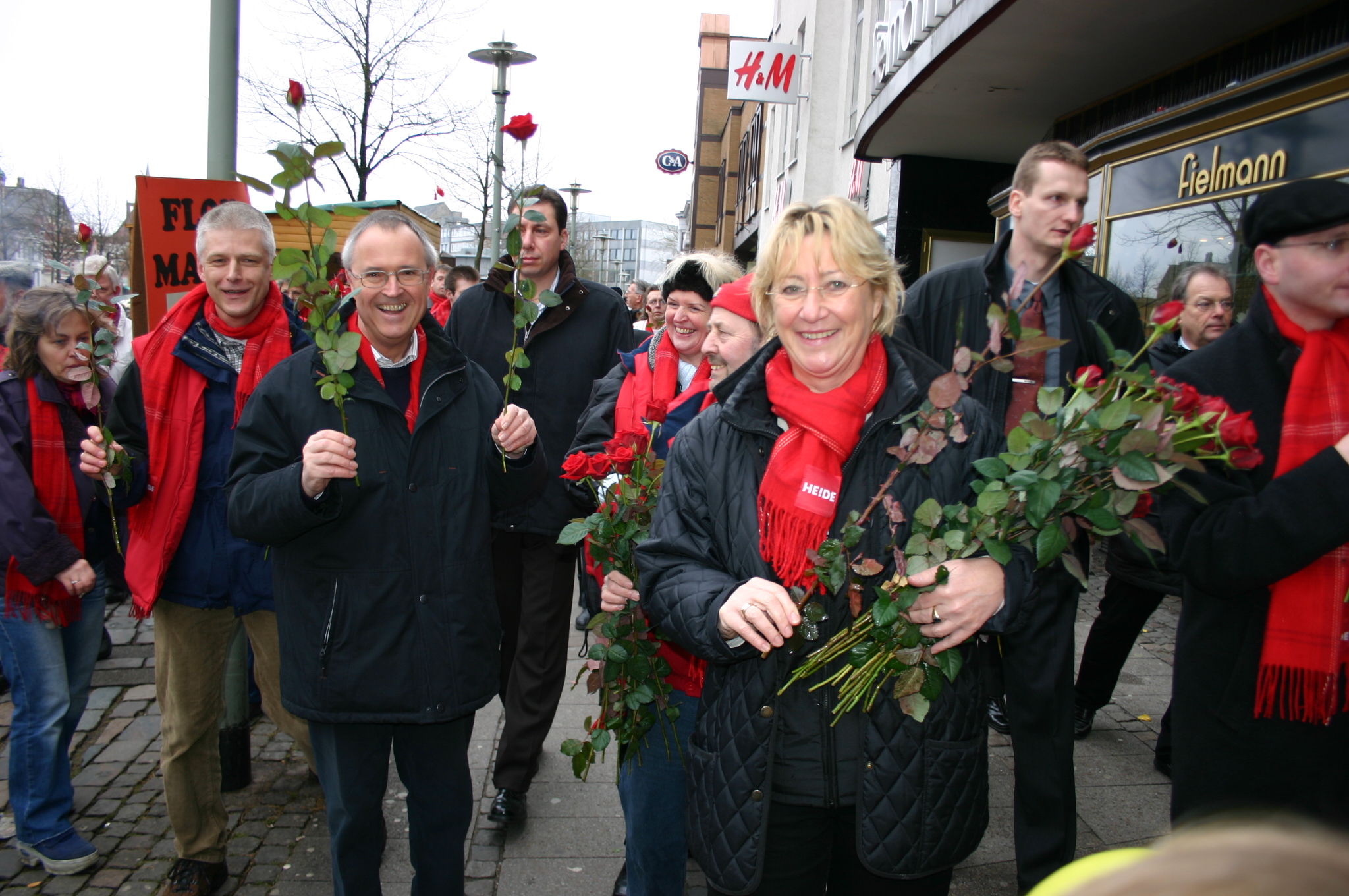 Bundesfinanzminister Hans Eichel besucht 2005 Neumünster und Jutta Schümann