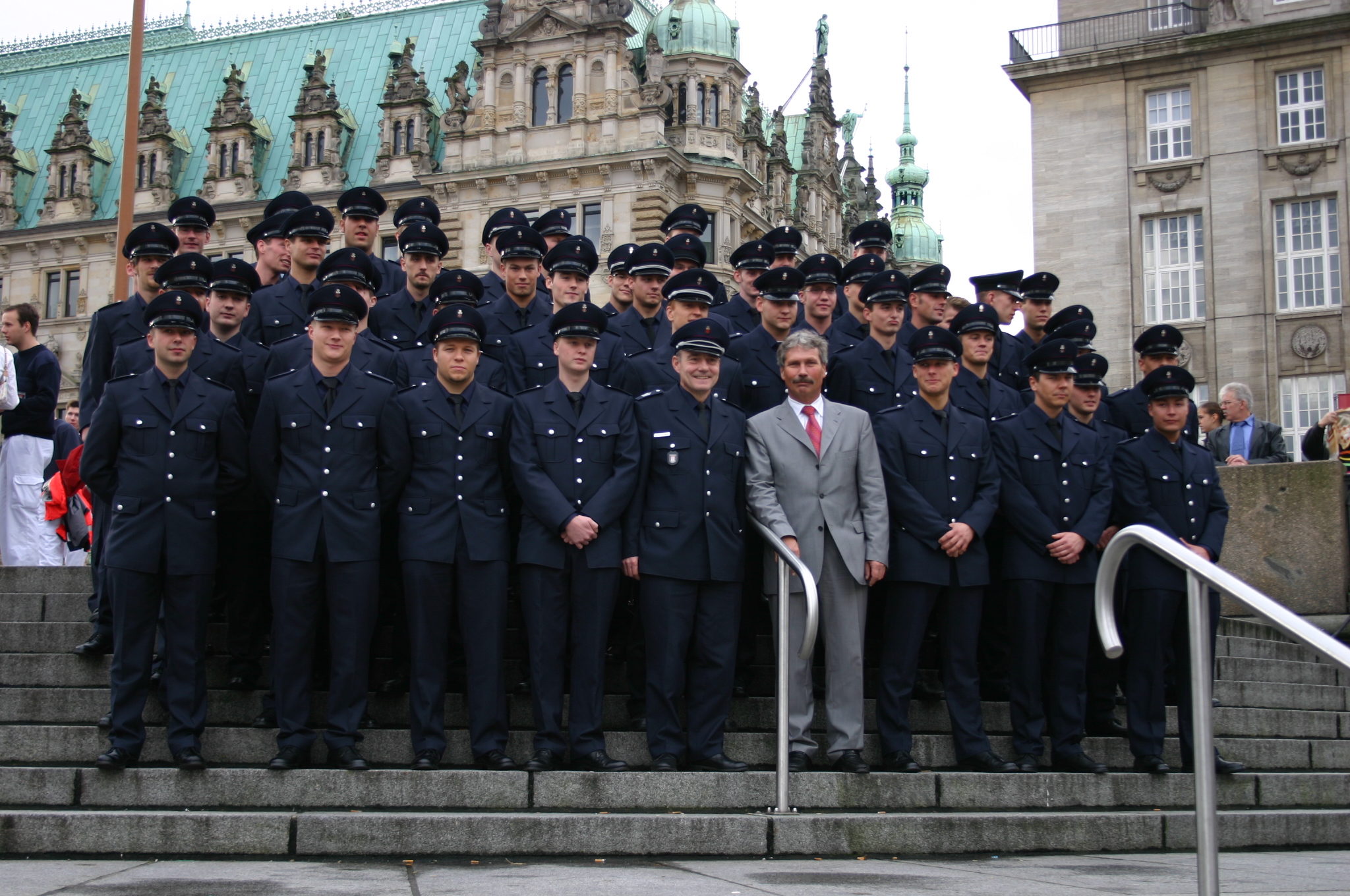 Vereidigung von 40 Feuerwehrbeamten im Rathaus Hamburg