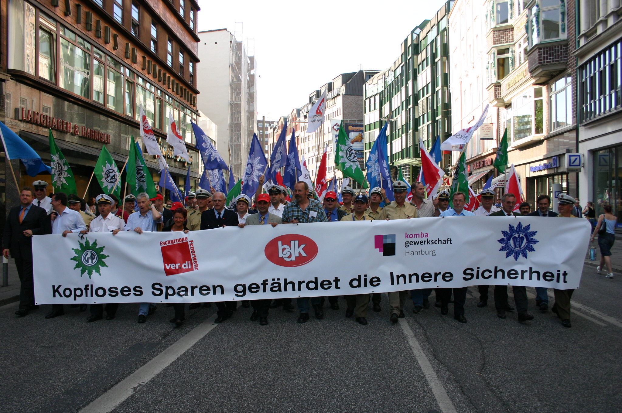Warnstreik Hamburg 2004 der Gewerkschaft der Polizei, Feuerwehr und ver.di